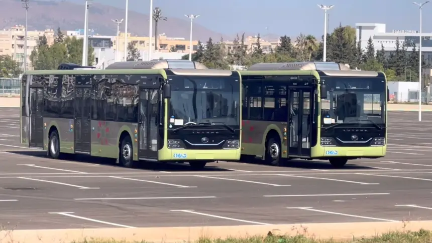 بعد طول انتظار.. وصول أول دفعة من الحافلات الصينية الجديدة إلى فاس