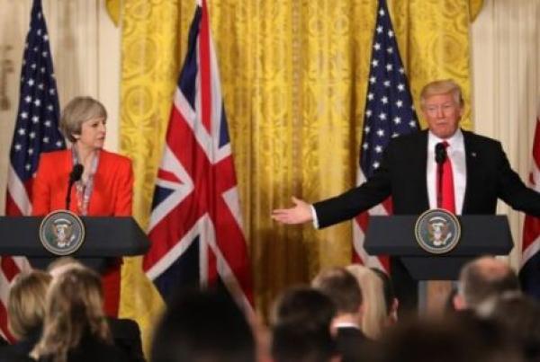 مليون بريطاني وقعوا التماس إلغاء زيارة ترامب الى بلادهم