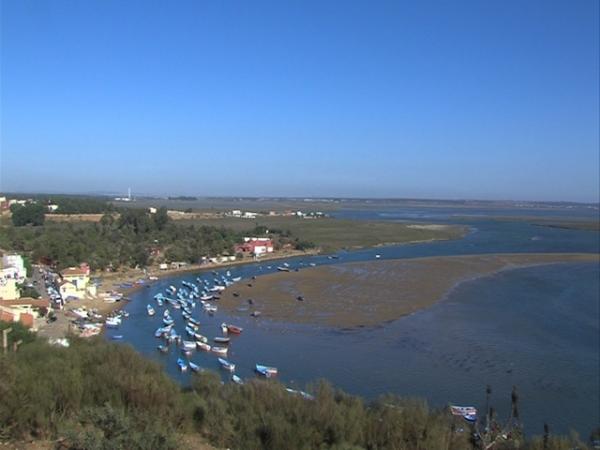 مندوبية المياه والغابات تكشف سبب خروج دخان أبيض من "المرجة الزرقاء"