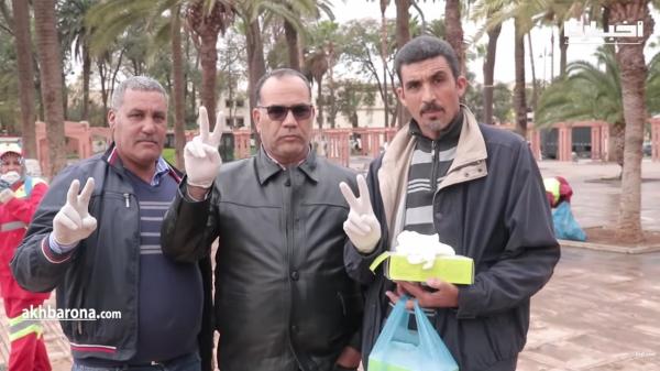 نقابيون لسيارات الأجرة يوزعون قفازات على السائقين وهذا رأيهم في القرار الجديد بحمل 3 ركاب