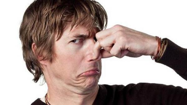 تخلص من رائحة العرق المزعجة بطرق طبيعية سهلة وبسيطة