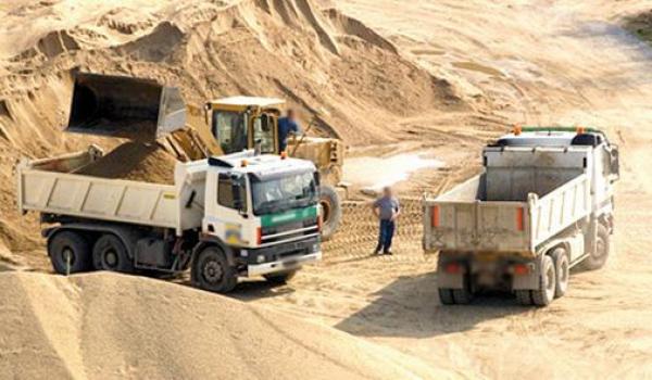 جشع مافيات الرمال «المغشوشة» يهدد البيوت بالتصدعات والإنهيارات