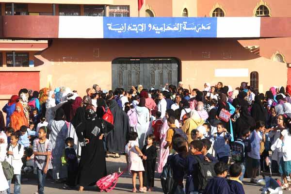 خصاص الأساتذة يخرج أولياء التلاميذ للاحتجاج بعدة مدن