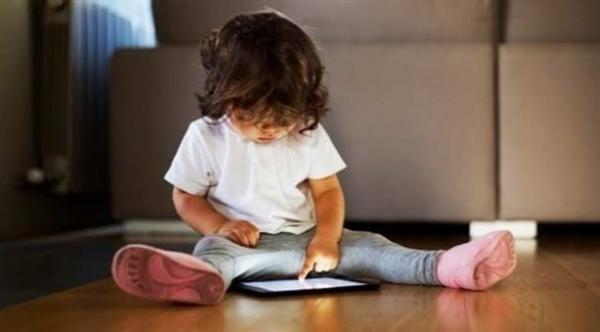 6 أشياء لا يجب أن تعطيها لأطفال الآخرين