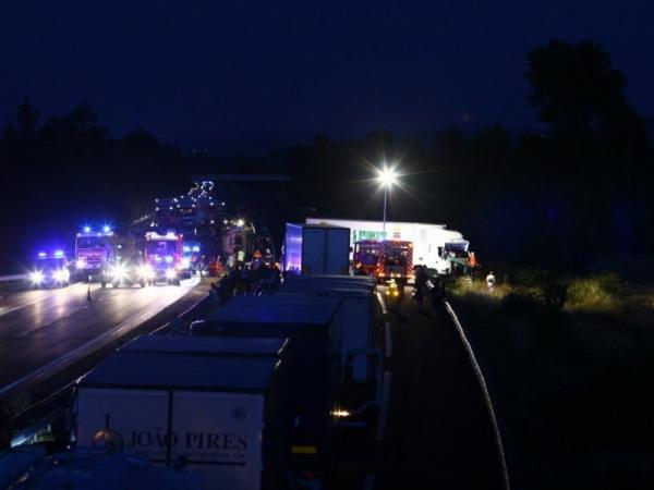 عاجل : حادثة سير خطيرة تشل حركة المرور تماما بالطريق السيار بين البيضاء و الرباط