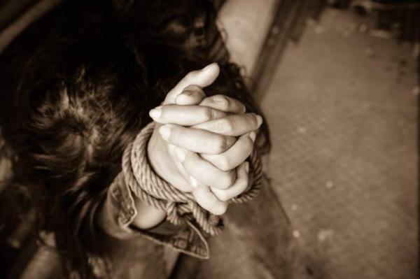 "مسجل خطر".. تفاصيل اختطاف مجرم لممرضة شابة بسلا بعد رفضها الارتباط به واغتصابها بشكل شاذ لساعات