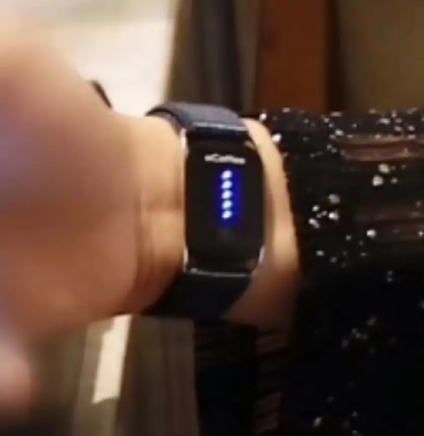 “سوار الطاقة” يثير ضجة عالمية: جهاز كهربائي يبقي مرتديه في قمة التركيز والانتباه دون كافيين