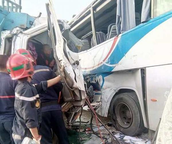 حادثة سير مروعة بين حافلة "ساتيام" و شاحنة تخلف عدة ضحايا