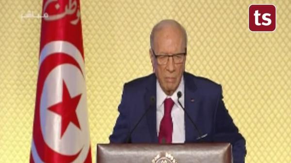 شاهد السبسي يخطئ في آية قرآنية ..  إن الحق كان زهوقا