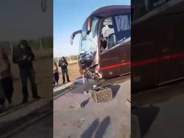 اصطدام حافلة بعربة مجرورة بجرسيف تتسبب في إصابة شاب