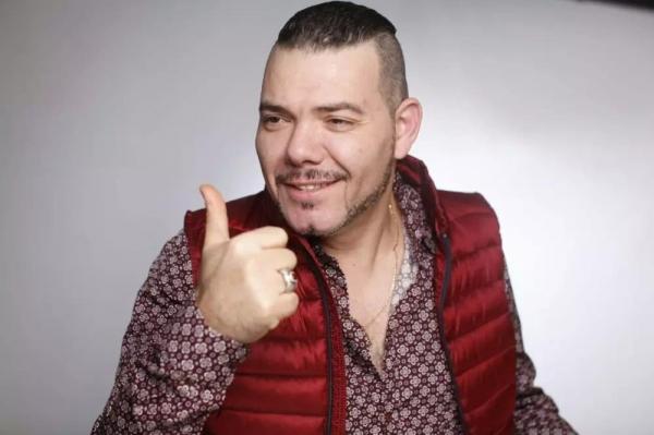 الأمن الوطني يعتقل المغني الشعبي "عادل الميلودي" بمطار الرباط سلا