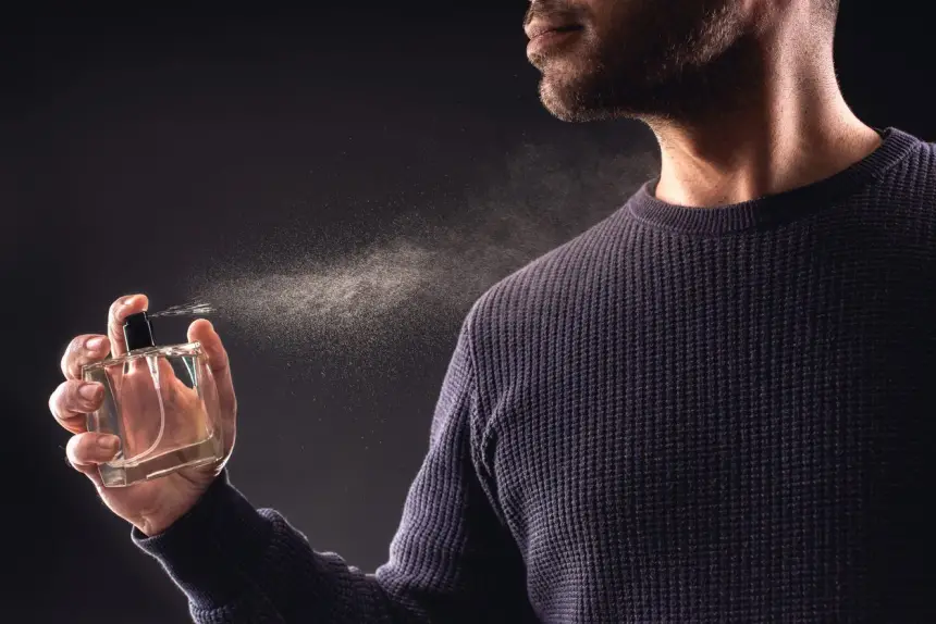 دراسة تحذر: العطر يحدث تفاعلات كيميائية "خطيرة" حول أجسامنا