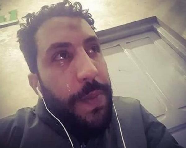 "تقهرت وتغبنت وما لقيت جهد لميمتي"..دموع شاب مغربي تَهُزُّ الفَايسبوك