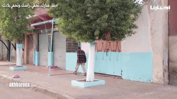 "مختل عقليا" بسطات يهاجم المواطنين بالشارع ومطالب بنقله إلى مستشفى الأمراض العقلية