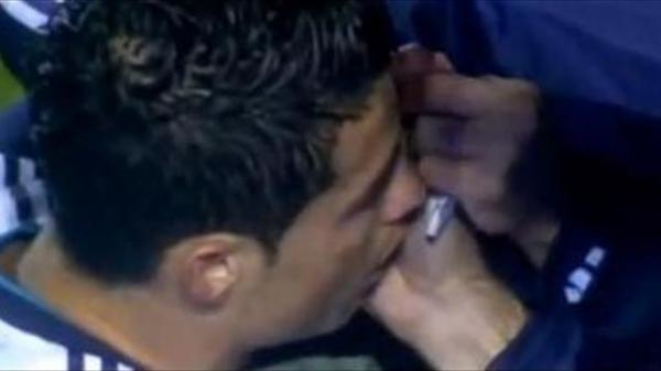 لفظ الجلالة "الله" علي رأس رونالدو