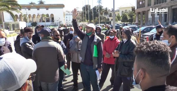 أصحاب الطاكسيات بالبيضاء : الحافلات ضيقات علينا في رزقنا