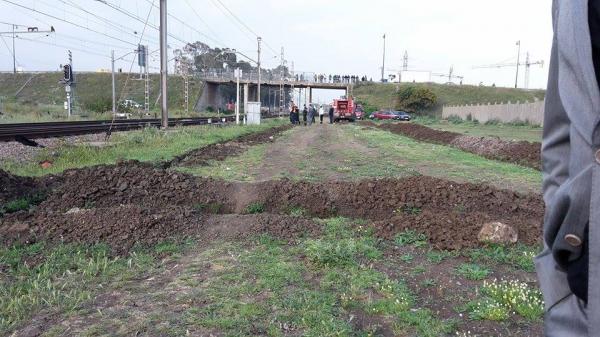 عاجل : شهود عيان يروون تفاصيل قطار مزق جثة رجل في حادث مأساوي بالصخيرات (الصور)