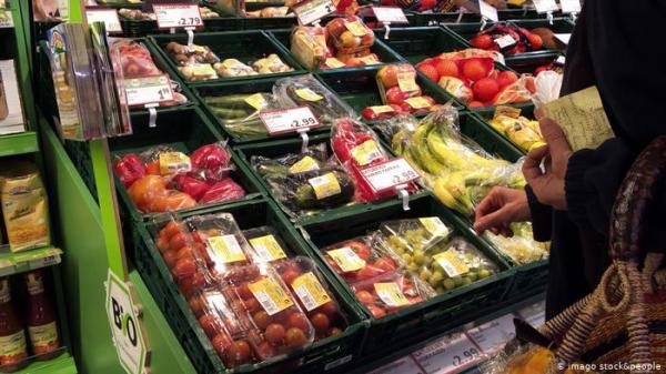 سيدة حاولت سرقة طعام من متجر.. فماذا فعل رجال الشرطة؟