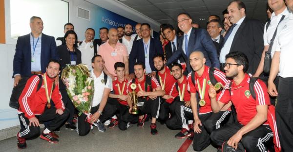 تفاصيل استقبال المنتخب الوطني لكرة القدم داخل القاعة بمطار محمد الخامس