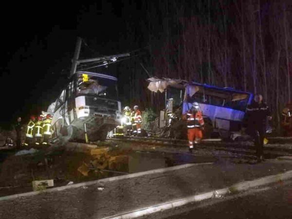 بالفيديو: تصادم "مروع" بين قطار وحافلة مدرسية جنوب فرنسا وهذه حصيلة القتلى