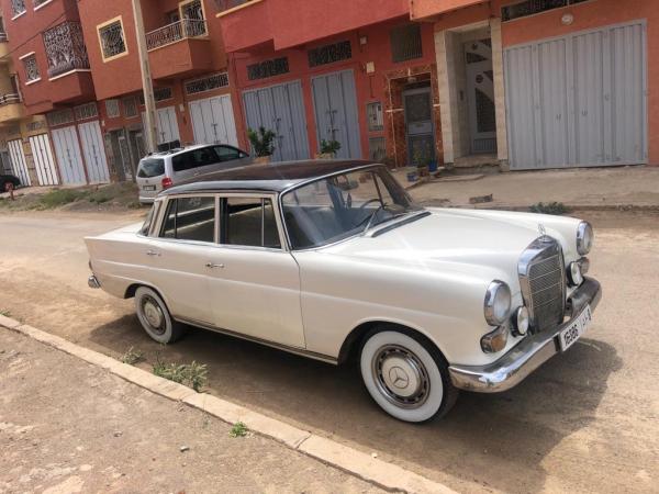 بالصور... ملاليون يحتفظون برونق وجمالية سيارات عتيقة يعود تاريخها لستينيات القرن الماضي