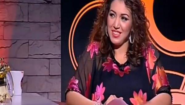 أسماء لمنور : أول فستان  ظهرت به على التلفزيون استعرته من جارتي فتيحة