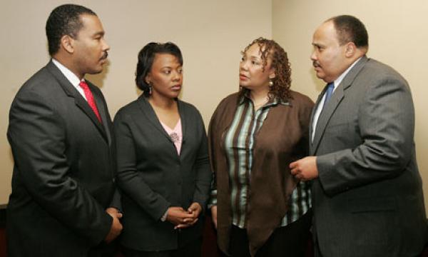 بهذه الأفعال يُشوِّه الأحفاد المَجْد الذي صنعه الآباء بعد نضالٍ طويلٍ