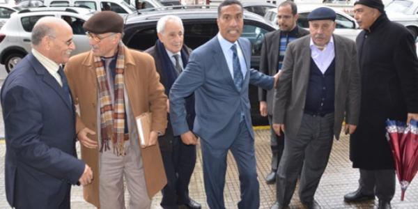 عجيب وغريب..المركزيات النقابية هي التي طلبت من الحكومة إيقاف الحوار الاجتماعي