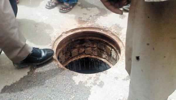 استنكار ساكنة صفرو بعد غرق طفل داخل بالوعة للصرف الصحي