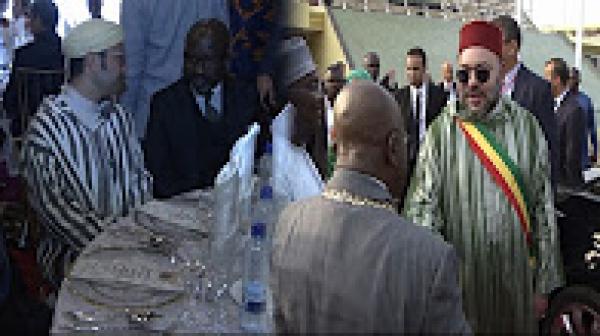 شاهد الأمير اسماعيل يطلب التحدث بالفرنسية و الملك محمد السادس يتحدث بالانجليزية