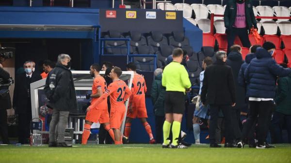 سابقة: عبارة "عنصرية" تتسبب في توقف مباراة باريس سان جيرمان وباشاك شهير(فيديو)