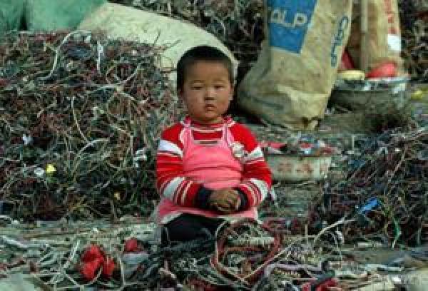 النفايات الالكترونية عشرة اضعاف هرم خوفو في 2017