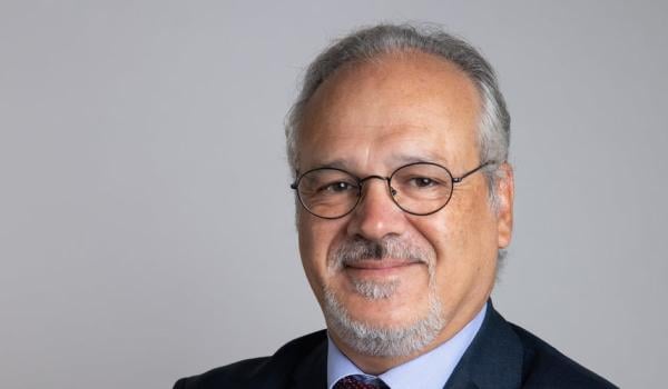 السفير الفرنسي يغادر النيجر "مطرودا"