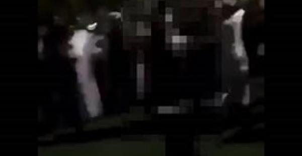 فتاة سعودية تصد شباب حاولوا  لتحرش بها في حديقة عامة بالرياض (فيديو)