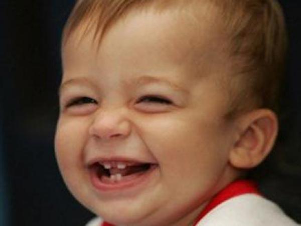 دراسة: ظهور الأسنان لا يسبب أعراضاً مرضية حادة كما كان يعتقد الأطباء