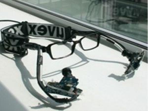 جهاز تحكم في الحواسيب بالعين