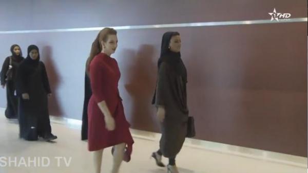 أناقة الأميرة للاسلمى بالأحمر في مؤتمر عالمي للصحة بالدوحة