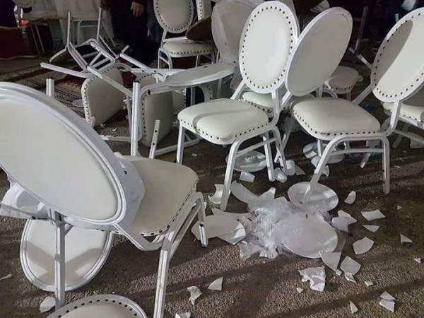 بالصور: نايضة فمؤتمر الاستقلال... أنباء عن جرحى بسبب التراشق بالكراسي والأواني