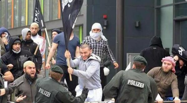 الشرطة الألمانية تحقق مع 300 شخص للاشتباه في صلتهم بداعش