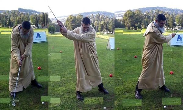 الشيخ الفيزازي يثير معجبيه بصورته و هو يلعب الغولف