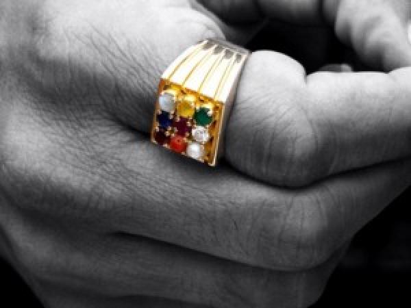 لماذا حرم الله تعالى لبس الذهب للرجال ؟