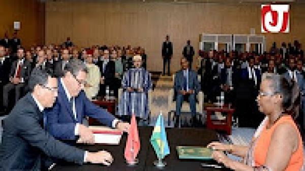 شاهد...الملك محمد السادس والرئيس الرواندي يترأسان بكيغالي حفل إطلاق برنامج للشراكة الفلاحية