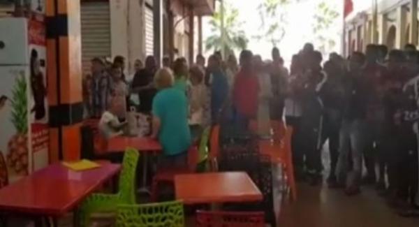 شوهة ... سياح أجانب يطردون من مقهى بأكادير بدعوى الإضراب (فيديو)