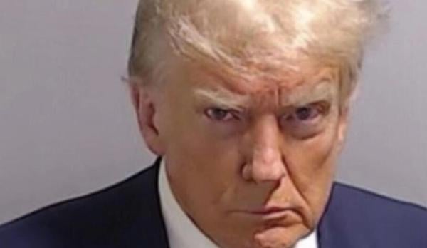 نشر صورة تاريخية لـ"دونالد ترامب" داخل السجن