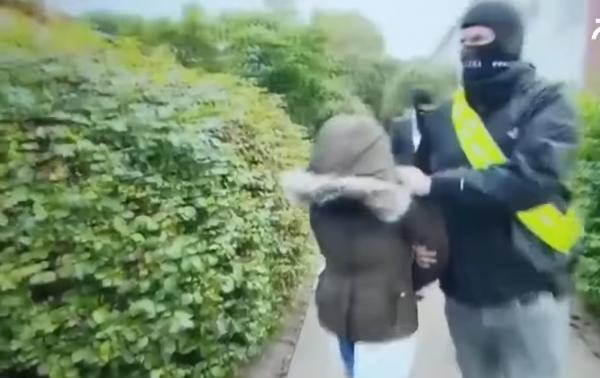 خطأ بسيط يوقع بـأشهر إمراة داعشية