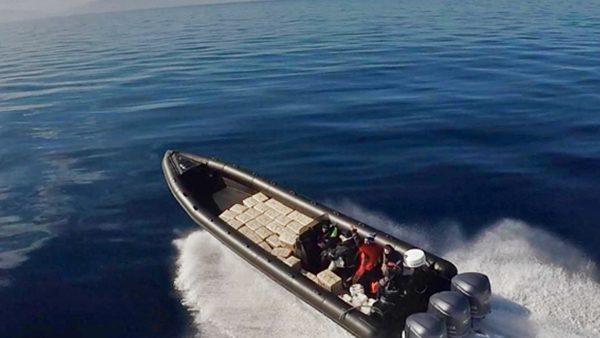 البحرية الملكية تطارد زورقا سريعا بسواحل الشمال وتعتقل ثلاثة اسبان