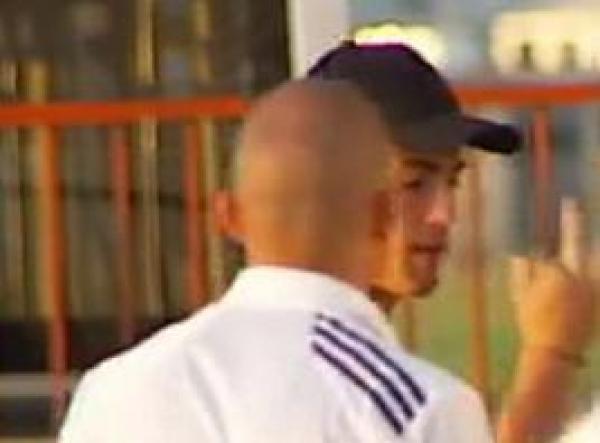 فيديو : كريستيانو يقوم بحركة بذيئة بأصبعه ردا على لجماهير الراسينغ