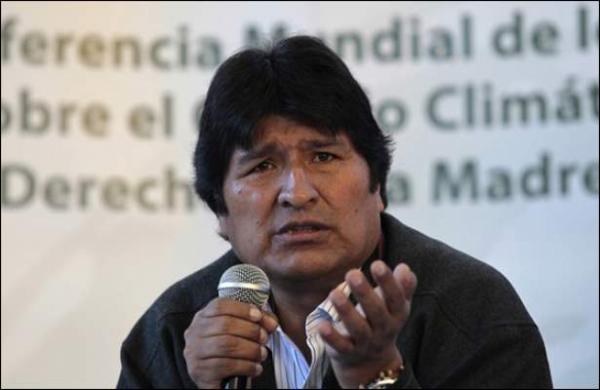 فيديو: رئيس بوليفيا يشاهد فيلما إباحيا وسط محكمة