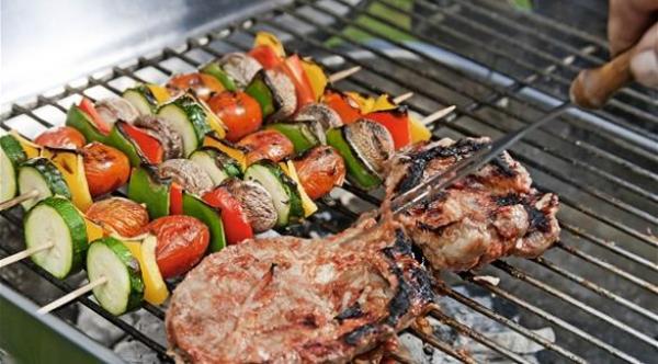 اقتراب الطعام من فحم الشواء يهددك بالسرطان