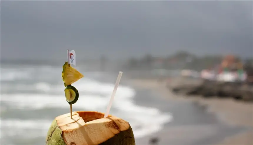 رشفة قاتلة من ماء جوز الهند تُنهي حياة رجل خلال ساعات